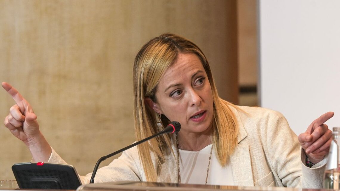 Vaccino, Meloni “Desecretare i contratti con le case farmaceutiche” Vaccino, Meloni “Desecretare i contratti con le case farmaceutiche”