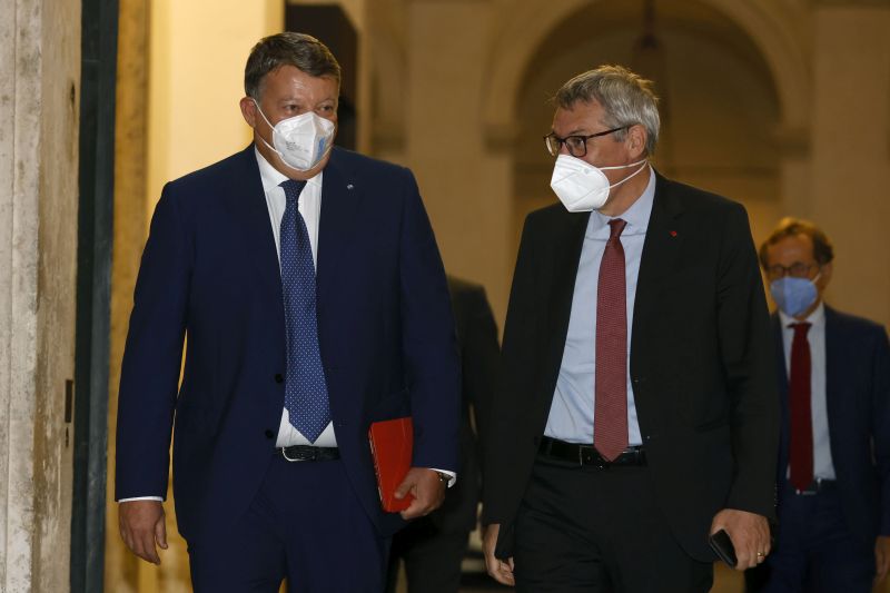 Manovra, Cgil e Uil proclamano 8 ore sciopero generale il 16 dicembre Manovra, Cgil e Uil proclamano 8 ore sciopero generale il 16 dicembre