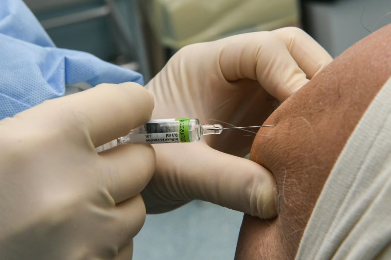 Vaccino, in arrivo altre 2 milioni di dosi Pfizer