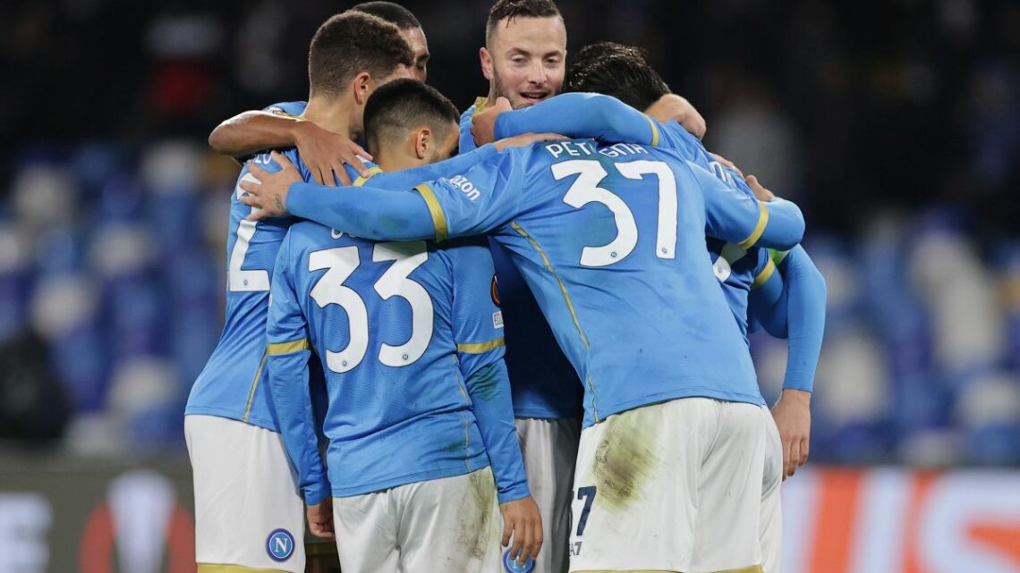 Battuto il Leicester ma Napoli agli spareggi di Europa League Battuto il Leicester ma Napoli agli spareggi di Europa League