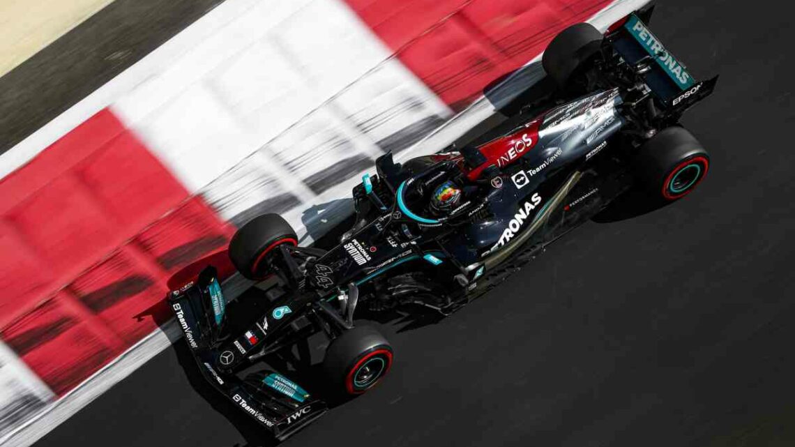 Hamilton domina il venerdì di libere ad Abu Dhabi Hamilton domina il venerdì di libere ad Abu Dhabi