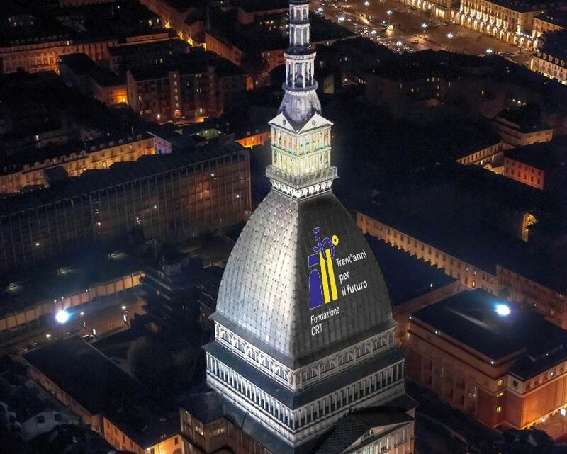 Torino, la Fondazione CRT compie 30 anni e illumina la Mole Antonelliana Torino, la Fondazione CRT compie 30 anni e illumina la Mole Antonelliana