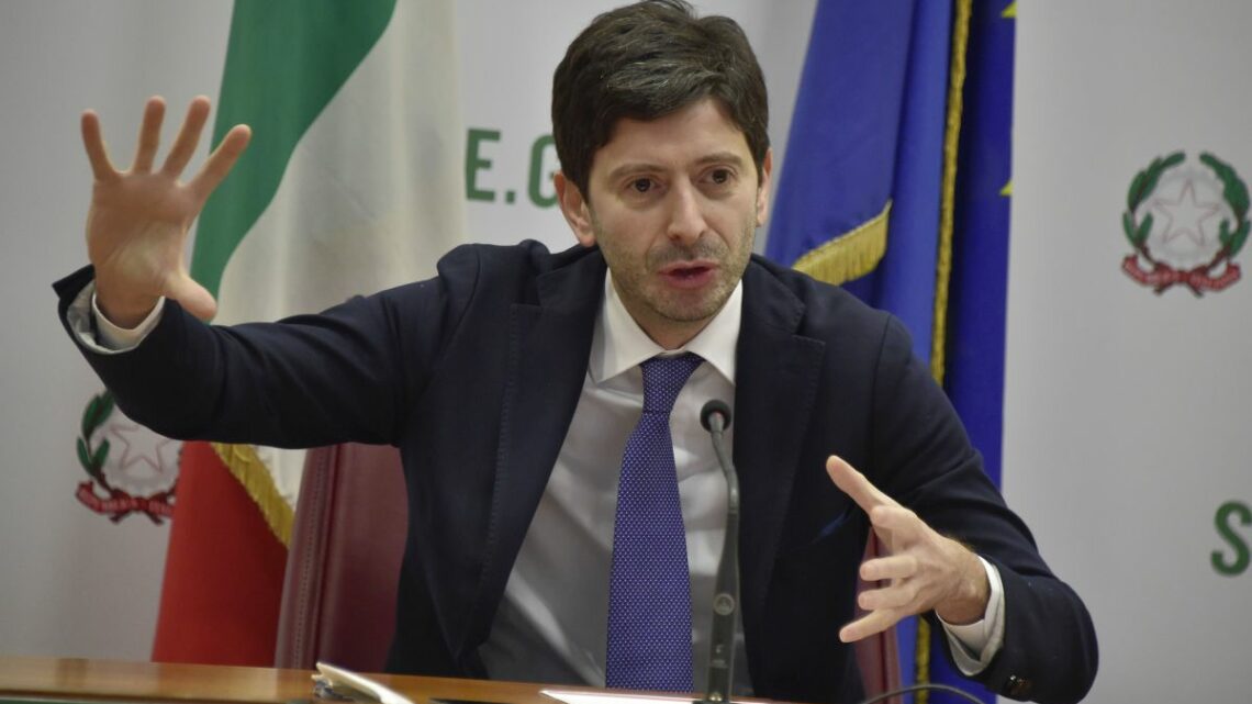 Covid, Speranza “Lunedì nuova verifica su diffusione variante Omicron” Covid, Speranza “Lunedì nuova verifica su diffusione variante Omicron”