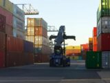 A novembre export in crescita, saldo commerciale in calo