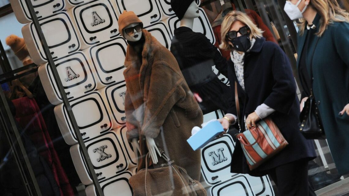 A dicembre sale la fiducia dei consumatori, è in calo per le imprese A dicembre sale la fiducia dei consumatori, è in calo per le imprese