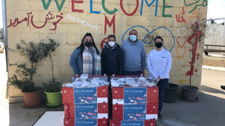 Un dolce Natale. MOAS dona panettoni alle persone migranti a Malta