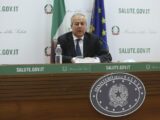 Covid, Locatelli “Variante Omicron meno grave ma va fermata”