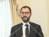 Patuanelli”Nessuna preclusione su Draghi al Colle, ma no crisi al buio”