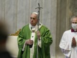 Covid, Papa “Ancora poche le dosi di vaccino nei Paesi poveri”