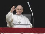 Papa “I Magi sfidano le logiche di potere”