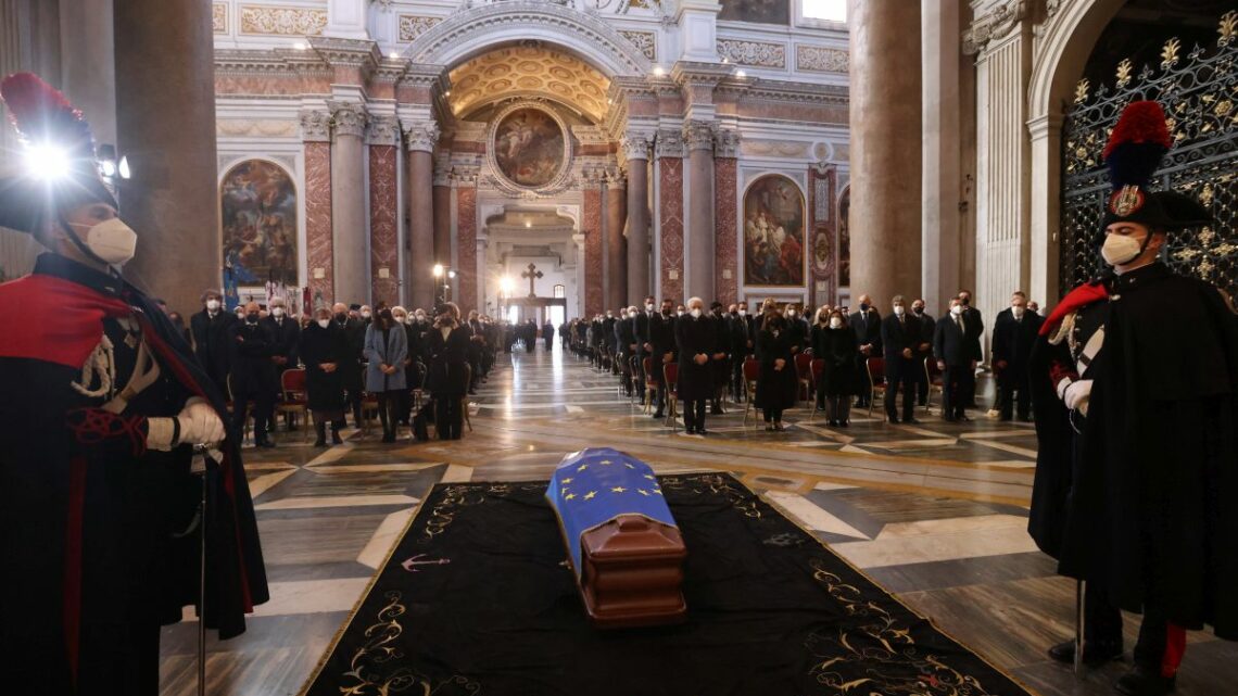 L’ultimo saluto a Sassoli, la moglie “Vita bella finita troppo presto” L’ultimo saluto a Sassoli, la moglie “Vita bella finita troppo presto”