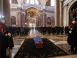 L’ultimo saluto a Sassoli, la moglie “Vita bella finita troppo presto”