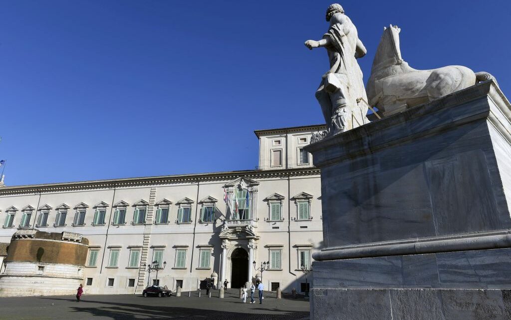 Su radio e tv si parla di corsa al Quirinale almeno ogni 15 minuti Su radio e tv si parla di corsa al Quirinale almeno ogni 15 minuti