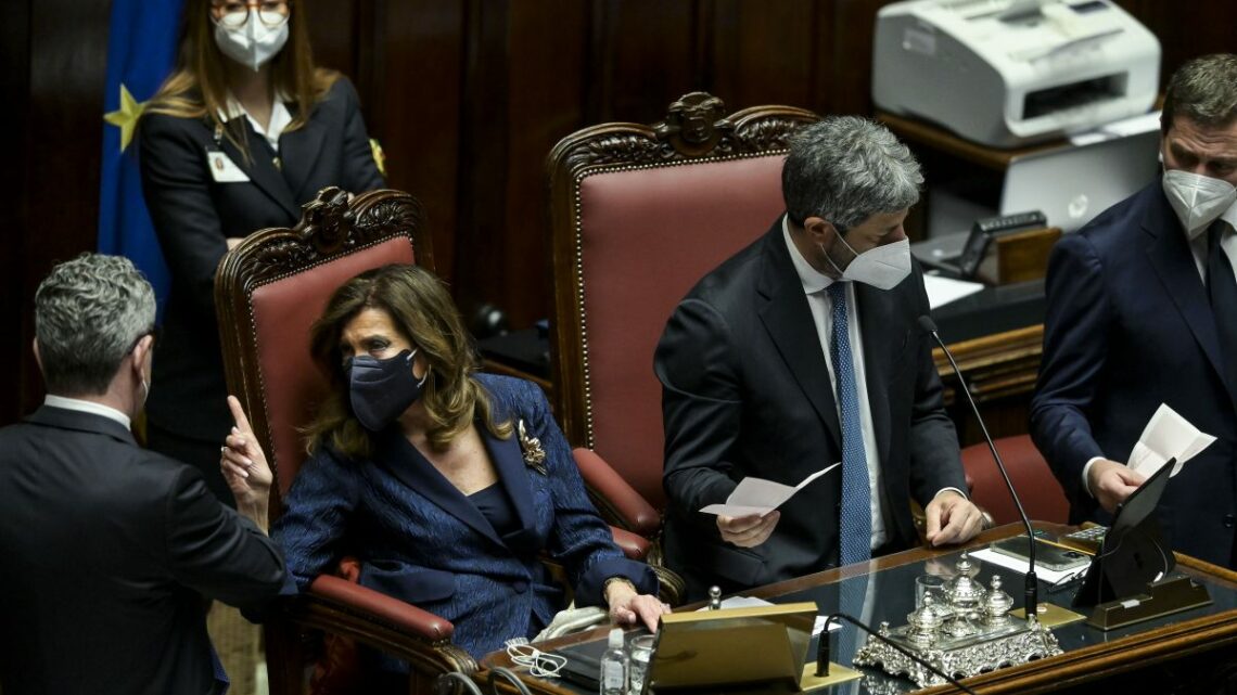 Quirinale, fumata nera alla quinta votazione, Casellati a quota 382 Quirinale, fumata nera alla quinta votazione, Casellati a quota 382