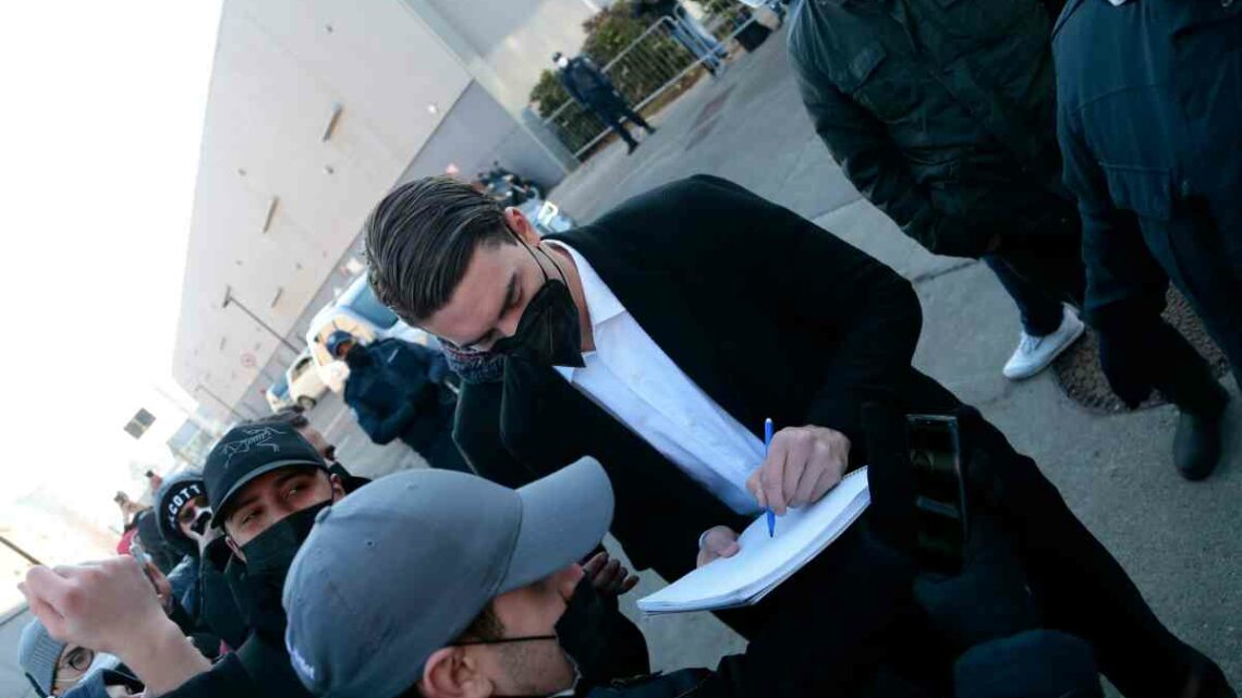 Visite mediche e firma, Vlahovic nuovo giocatore della Juve Visite mediche e firma, Vlahovic nuovo giocatore della Juve