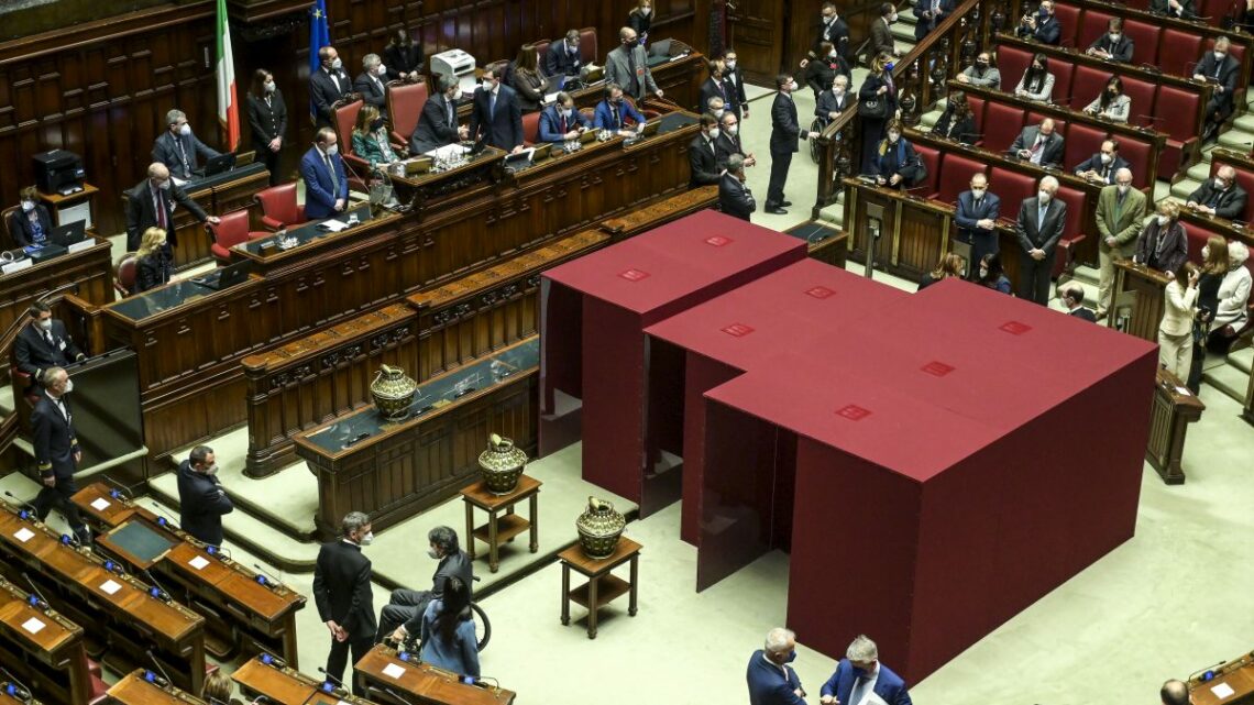Quirinale, fumata nera alla settima votazione, Mattarella a quota 387 Quirinale, fumata nera alla settima votazione, Mattarella a quota 387