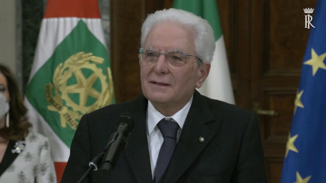 Mattarella dopo la rielezione “Non mi sottraggo ai miei doveri” Mattarella dopo la rielezione “Non mi sottraggo ai miei doveri”