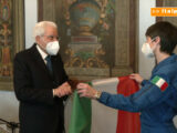 Mattarella consegna a Cristoforetti Tricolore che andrà nello spazio