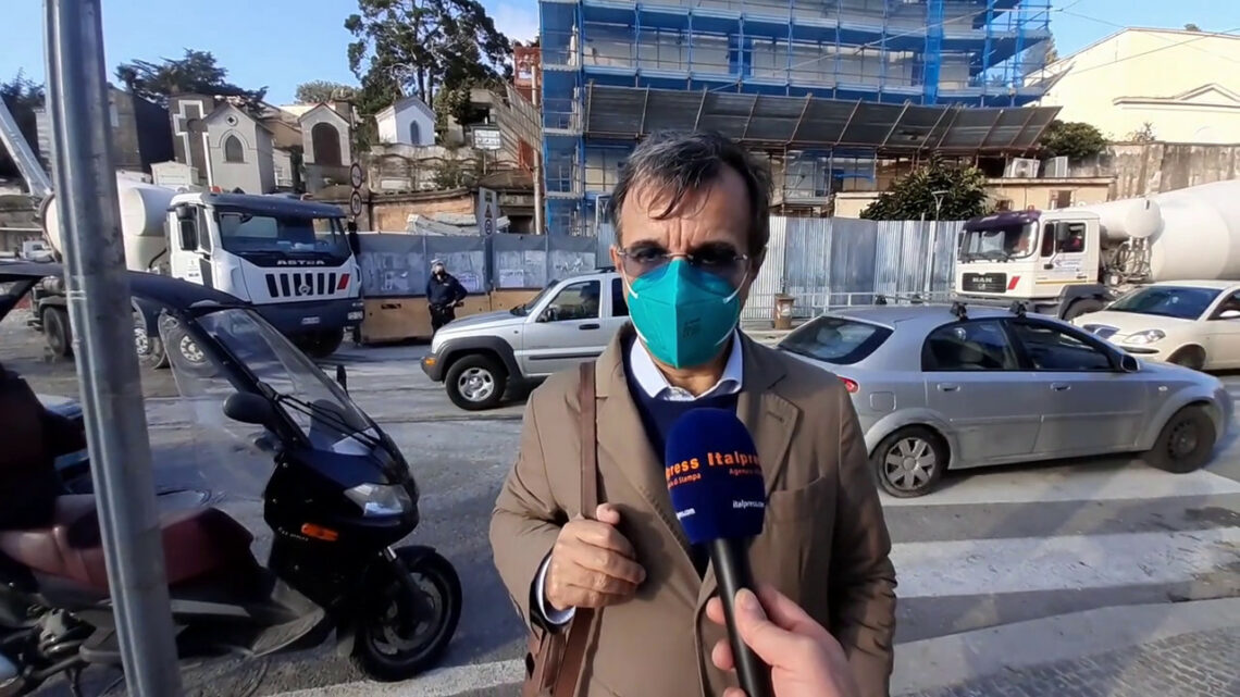Napoli, crollo al cimitero di Poggioreale Napoli, crollo al cimitero di Poggioreale