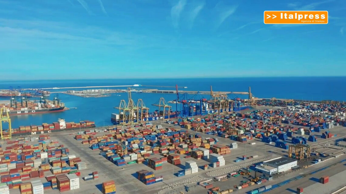 Cresce ancora l’export, a novembre +16,8% su base annua Cresce ancora l’export, a novembre +16,8% su base annua