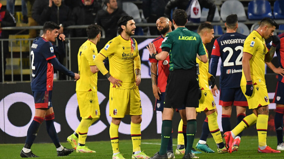 In rimonta e al 94°, il Cagliari batte 2-1 il Bologna In rimonta e al 94°, il Cagliari batte 2-1 il Bologna