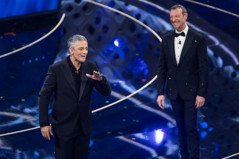 Fiorello “Sono la vostra terza dose”, i Maneskin superstar a Sanremo Fiorello “Sono la vostra terza dose”, i Maneskin superstar a Sanremo