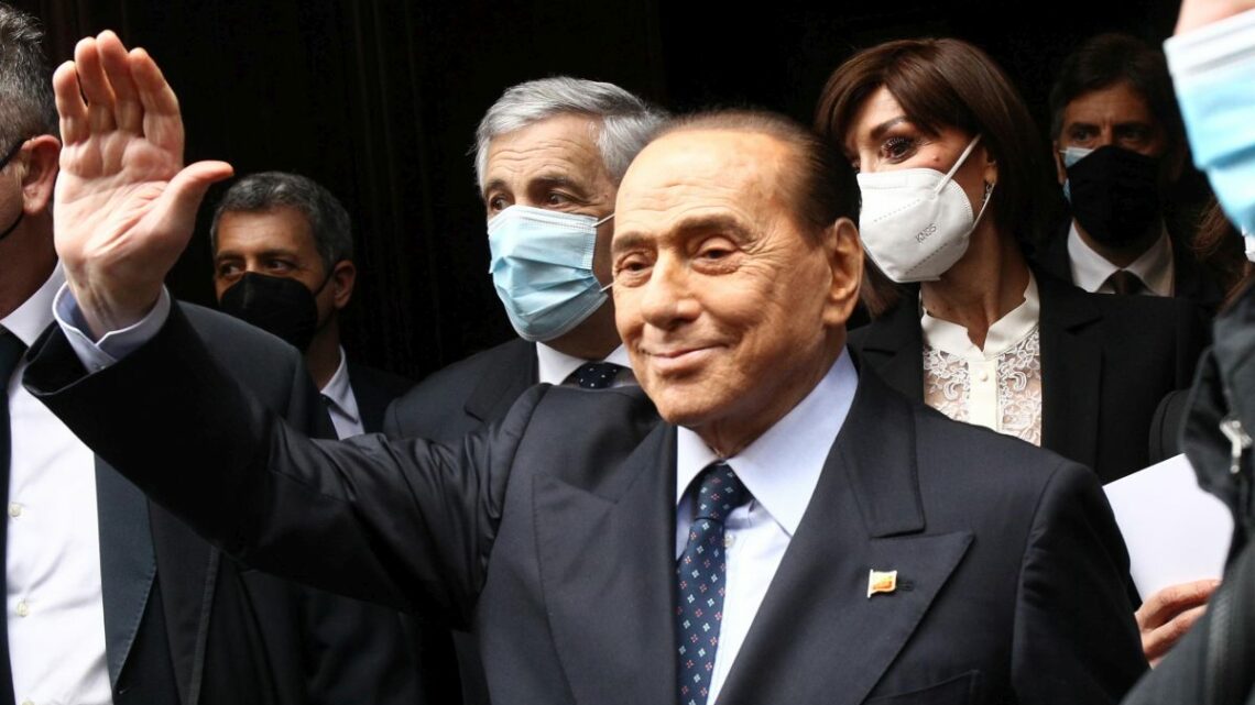 Berlusconi “Forza Italia continuerà a essere il perno del centrodestra” Berlusconi “Forza Italia continuerà a essere il perno del centrodestra”