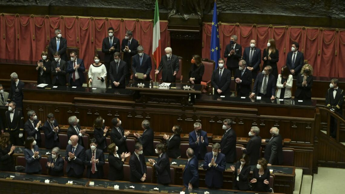 Per il bis di Mattarella applausi bipartisan dalla politica Per il bis di Mattarella applausi bipartisan dalla politica