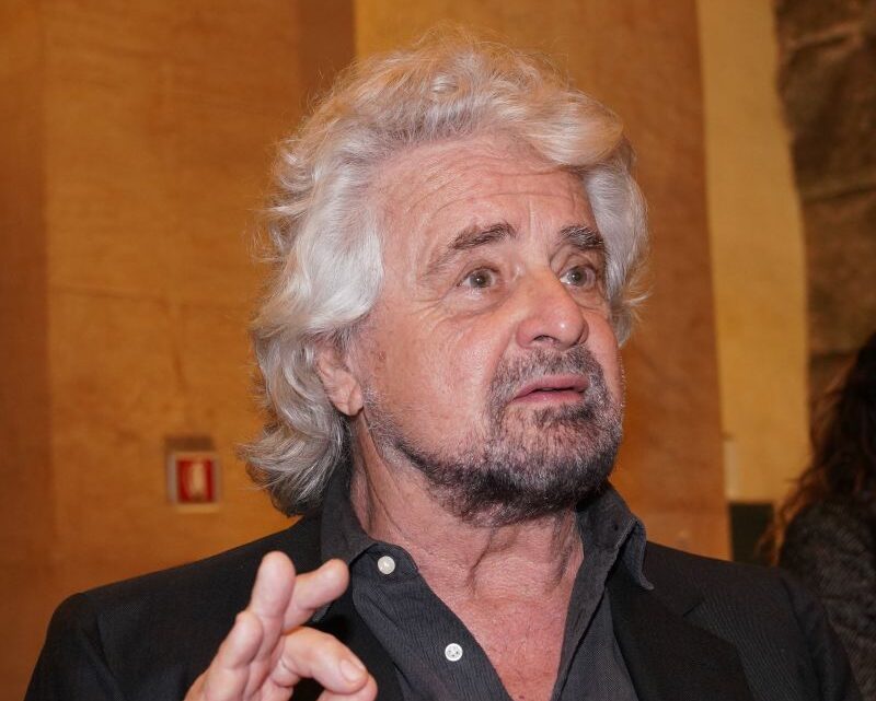 M5s, Grillo “Situazione complicata, ora riflessione e tutti in silenzio” M5s, Grillo “Situazione complicata, ora riflessione e tutti in silenzio”