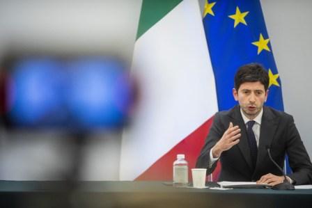 Covid, Speranza “Abbiamo piegato la curva grazie ai vaccini” Covid, Speranza “Abbiamo piegato la curva grazie ai vaccini”