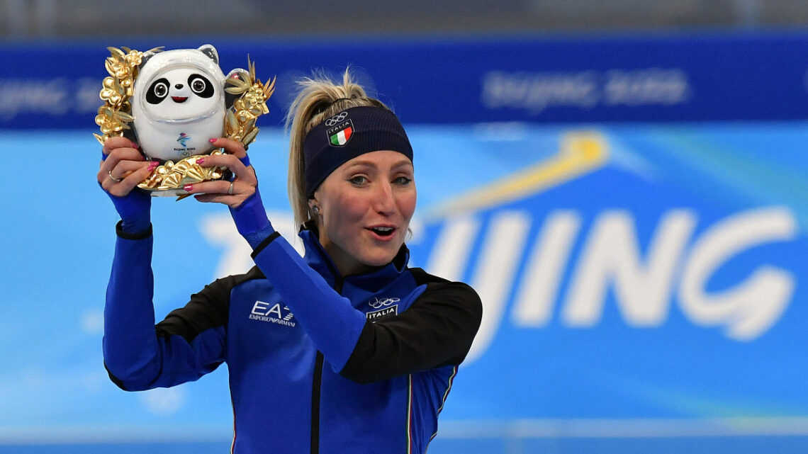 Lollobrigida portabandiera alla cerimonia di chiusura Lollobrigida portabandiera alla cerimonia di chiusura