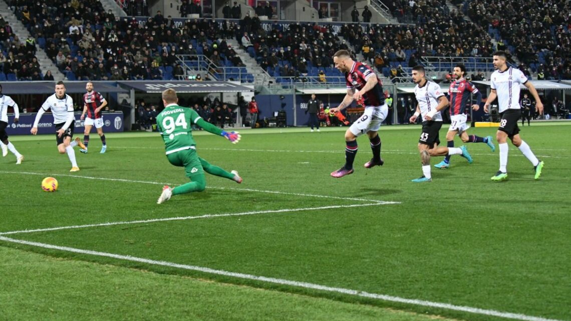 Manaj illude lo Spezia, Arnautovic firma il 2-1 del Bologna Manaj illude lo Spezia, Arnautovic firma il 2-1 del Bologna