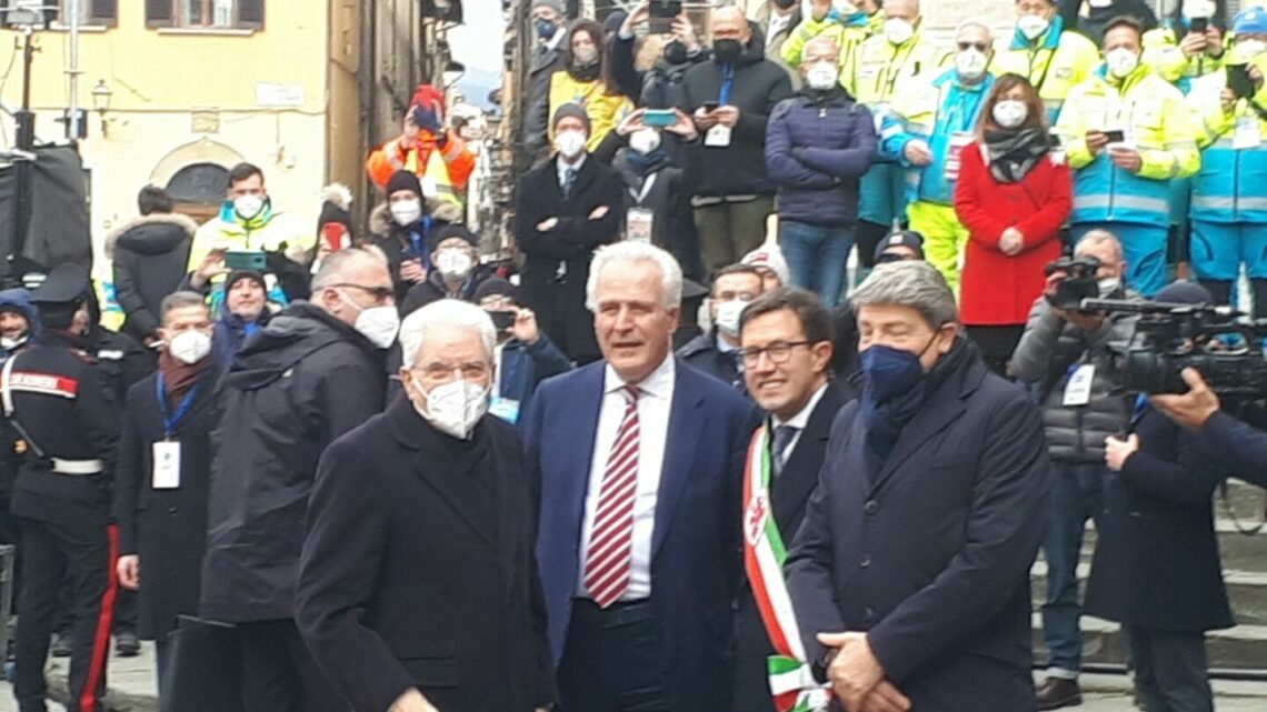 Quirinale, Mattarella a Santa Croce a Firenze per seguire messa Quirinale, Mattarella a Santa Croce a Firenze per seguire messa