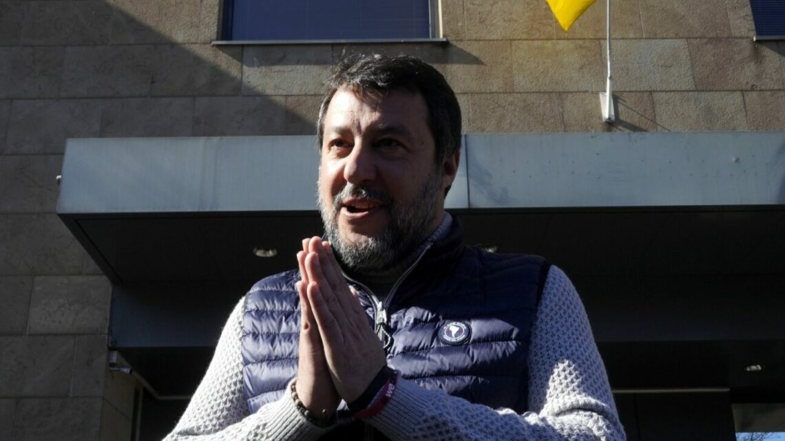 Salvini “La pace è una priorità, preghiamo col Papa per i bimbi” Salvini “La pace è una priorità, preghiamo col Papa per i bimbi”