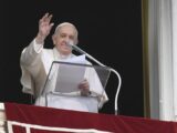 Papa Francesco: “Tacciano le armi, Dio è con gli operatori di pace”