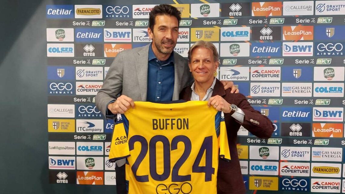 Buffon rinnova col Parma fino al 2024 “Sono ancora calciatore” Buffon rinnova col Parma fino al 2024 “Sono ancora calciatore”