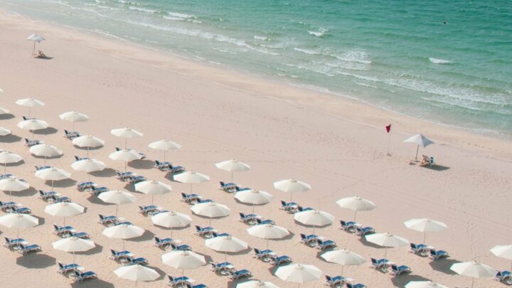 Mare in inverno: le migliori spiagge di Abu Dhabi per una vacanza esclusiva