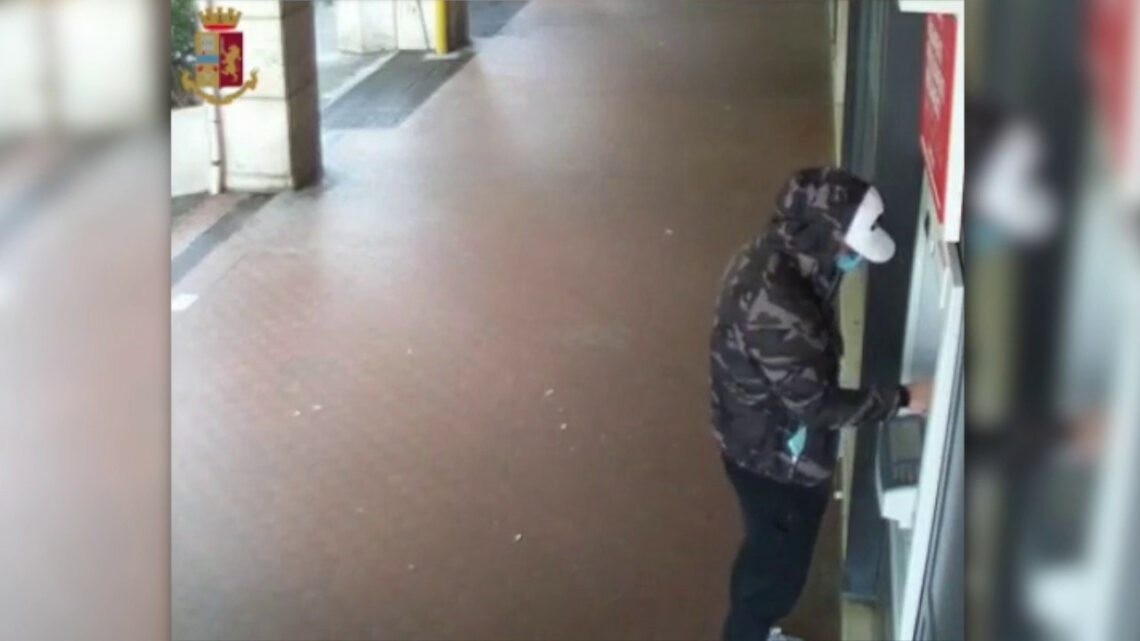 Furti nei parcheggi dei supermercati a Bologna, due arresti Furti nei parcheggi dei supermercati a Bologna, due arresti