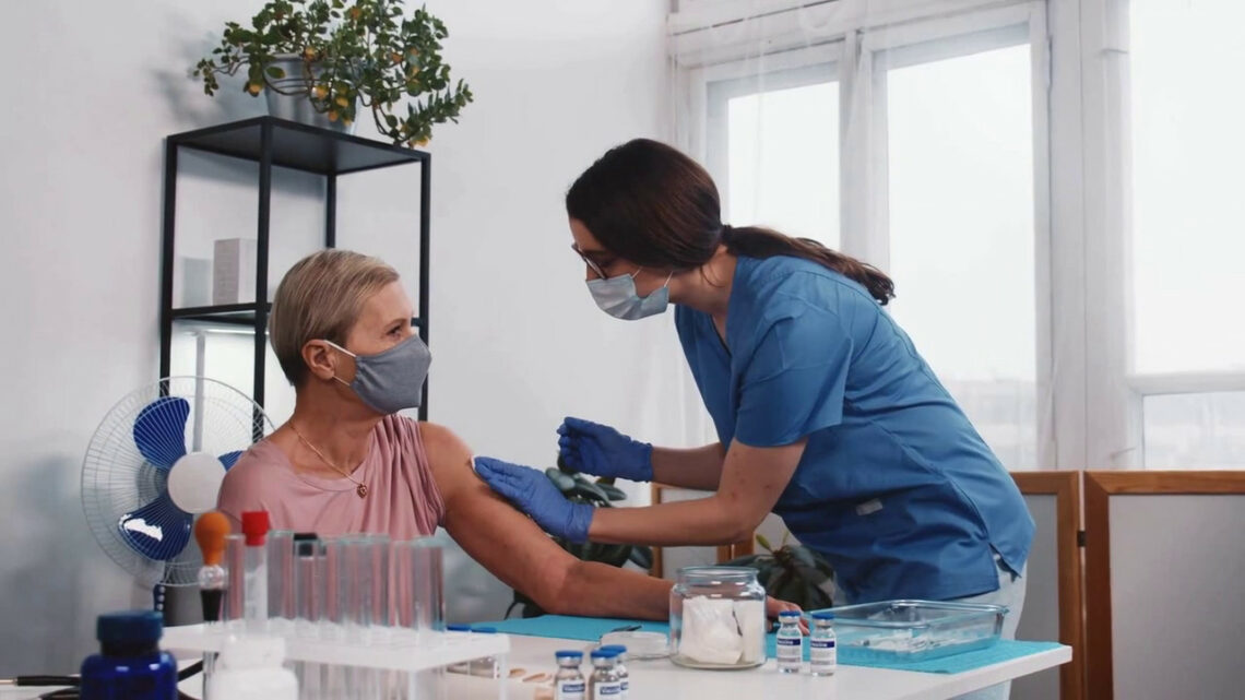 Covid, ancora 500 mila over 70 ancora non vaccinati Covid, ancora 500 mila over 70 ancora non vaccinati