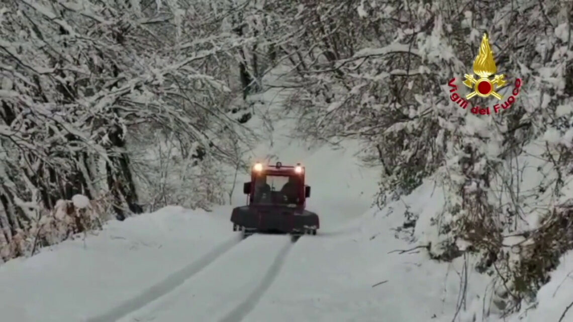 Neve in Irpinia, 50 interventi dei vigili del fuoco Neve in Irpinia, 50 interventi dei vigili del fuoco