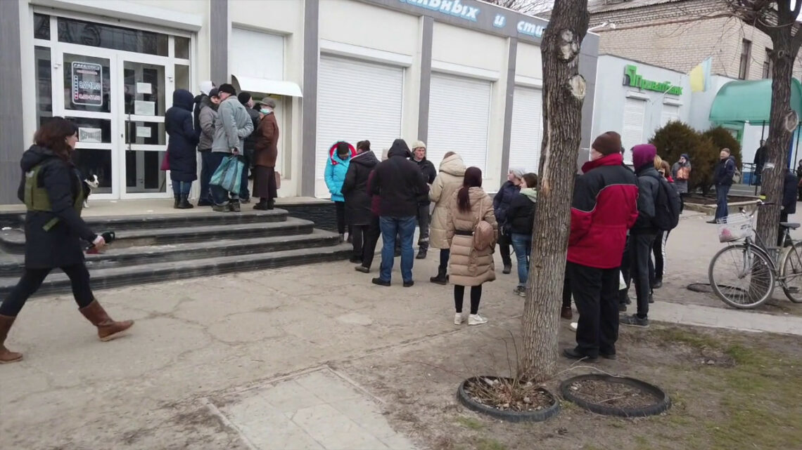 Ucraina, bancomat presi d’assalto Ucraina, bancomat presi d’assalto