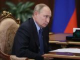 Da Orsini a Santoro a Salvini a Di Battista in Tv va in onda la carica dei Putiniani d’Italia.