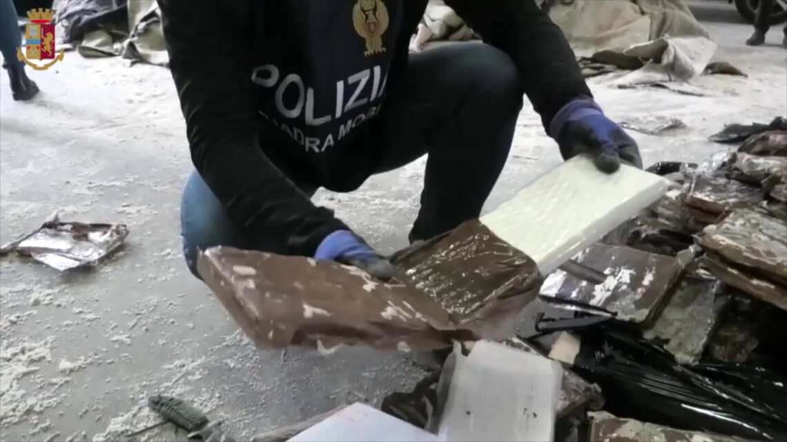 Operazione antidroga polizia di Bologna, sequestrati 760 kg cocaina Operazione antidroga polizia di Bologna, sequestrati 760 kg cocaina