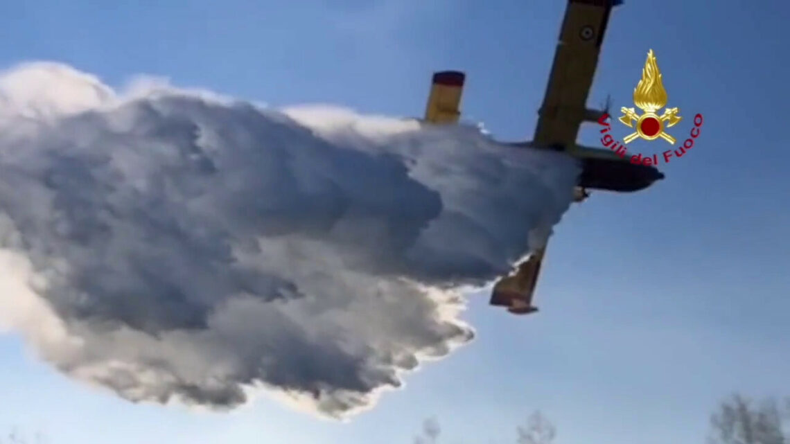 Incendi, Varese: ancora focolòai residui su Monte Morone Incendi, Varese: ancora focolòai residui su Monte Morone