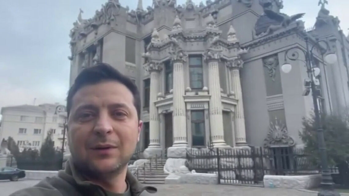 Ucraina, Zelensky “La lotta è qui, non deponete le armi” Ucraina, Zelensky “La lotta è qui, non deponete le armi”