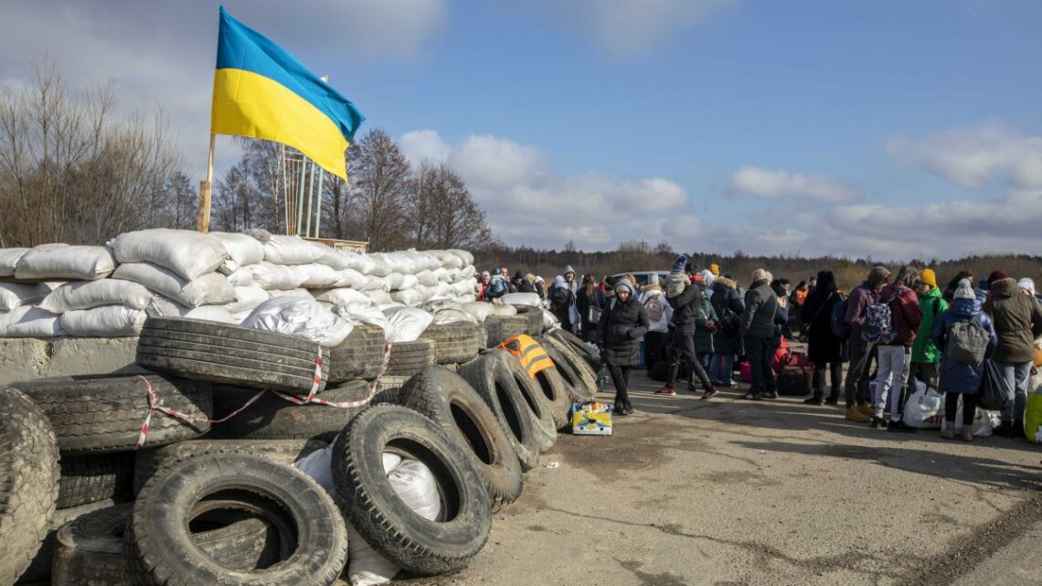 Ucraina, lunga colonna di mezzi militari russi in marcia verso Kiev Ucraina, lunga colonna di mezzi militari russi in marcia verso Kiev