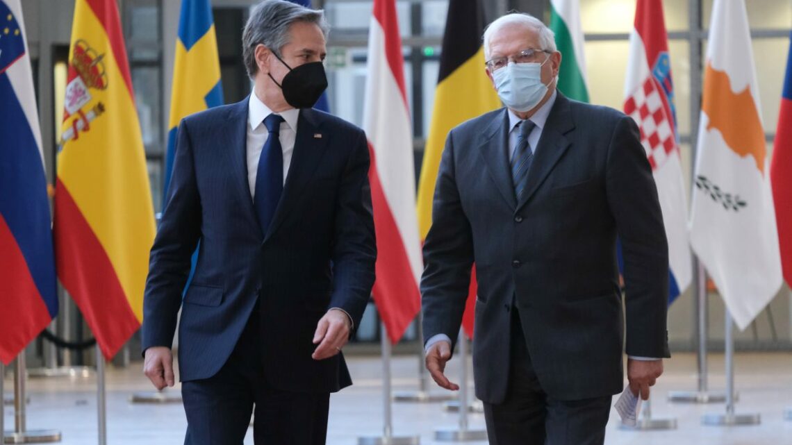 Ucraina, Borrell-Blinken: “L’Ue e gli Usa uniti per fermare la guerra” Ucraina, Borrell-Blinken: “L’Ue e gli Usa uniti per fermare la guerra”