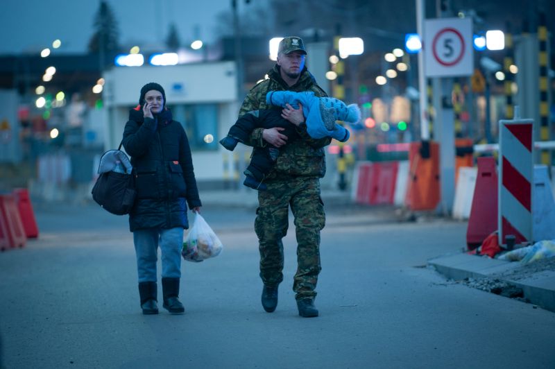 Ucraina, si riaprono i corridoi umanitari in attesa dei negoziati Ucraina, si riaprono i corridoi umanitari in attesa dei negoziati