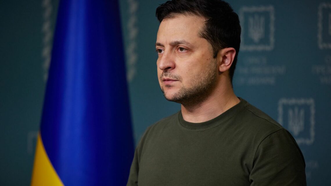 Zelensky al Bundestag: “A ogni bomba si alza un muro con l’Ue” Zelensky al Bundestag: “A ogni bomba si alza un muro con l’Ue”