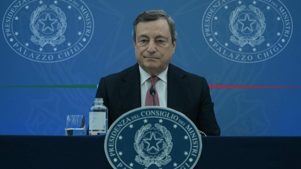 Energia, Draghi: “Interveniamo per aiutare le famiglie e le imprese” Energia, Draghi: “Interveniamo per aiutare le famiglie e le imprese”